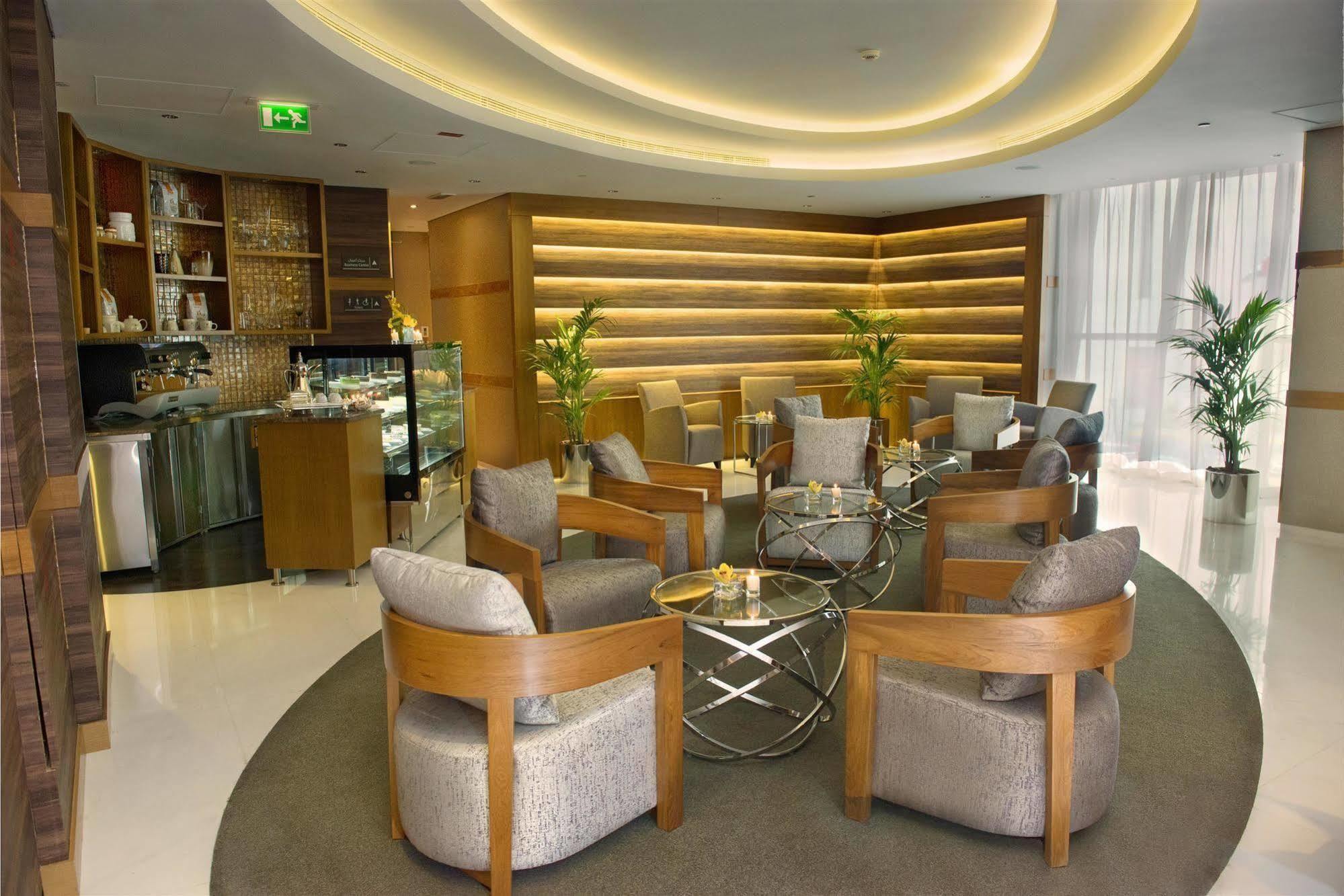 فندق أبو ظبيفي  تريب من قبل ويندهام، أبوظبي سيتي سنتر المظهر الخارجي الصورة